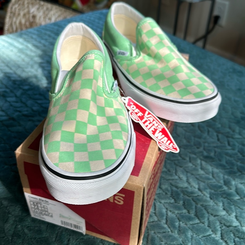 New in box women’s Vans